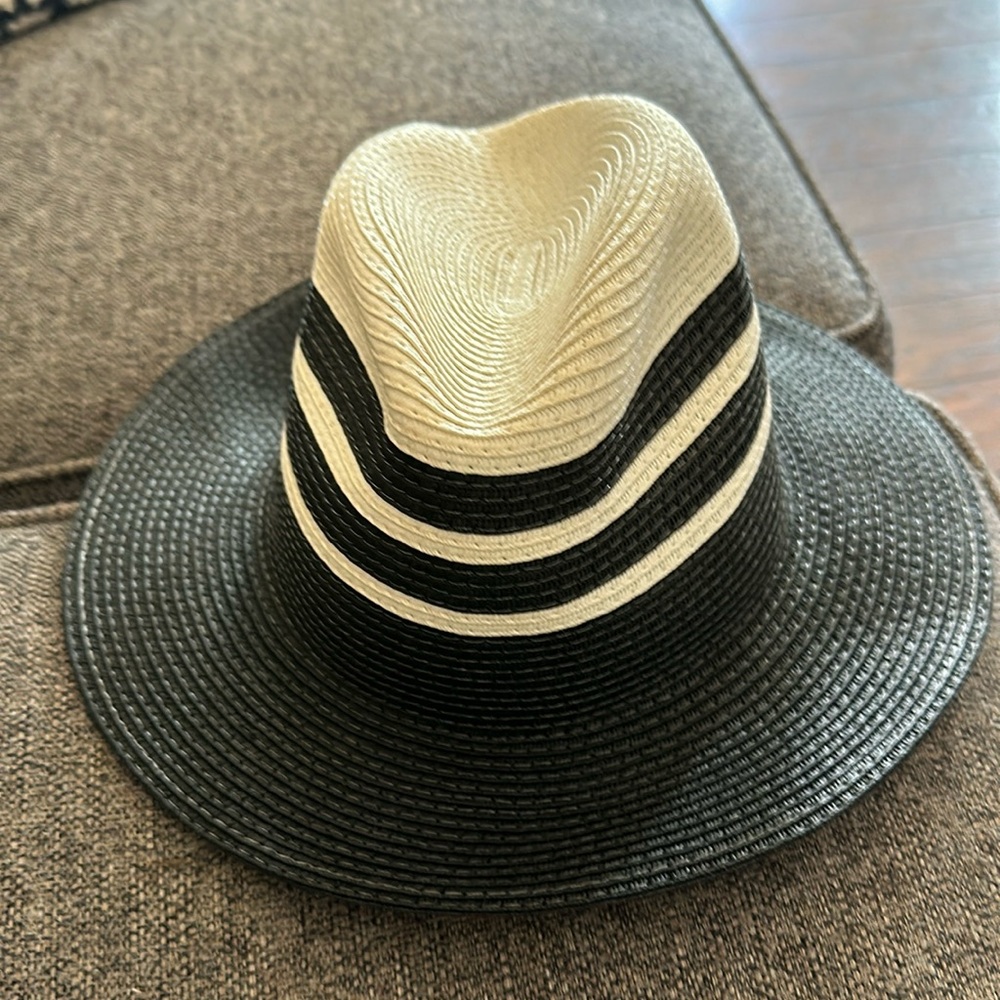 Steve Madden straw type fedora looking bucket hat